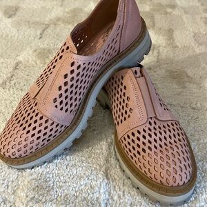 Vince Camuto size 6 pink shoes